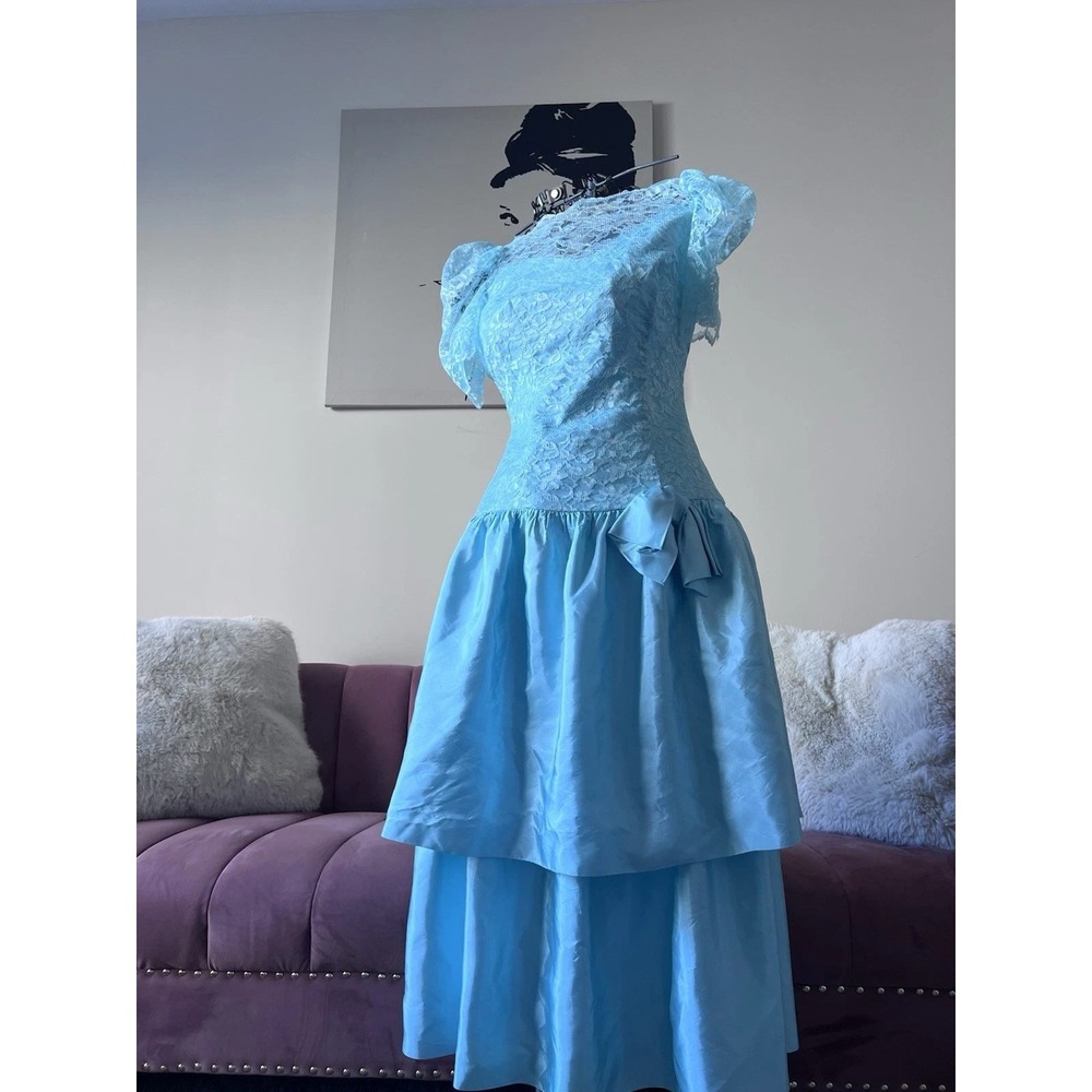 Vintage 80s ILGWU Blue Lace Tiered Prom Party Dress Short Sleeve Size 12
